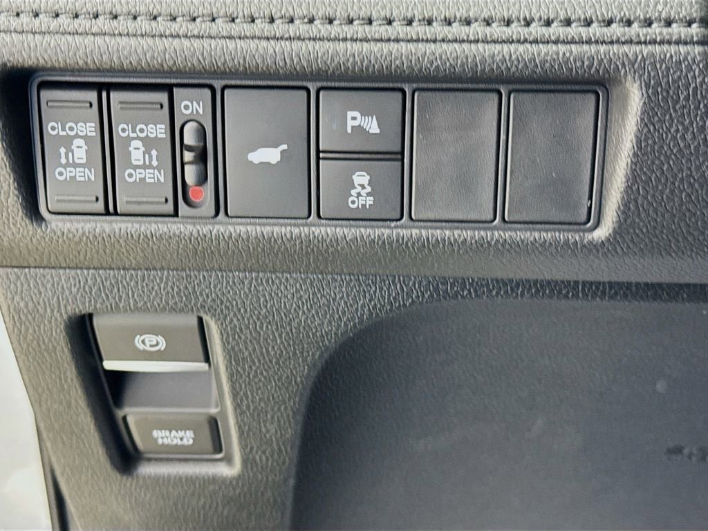 Used 2026 Honda Odyssey Touring image 11
