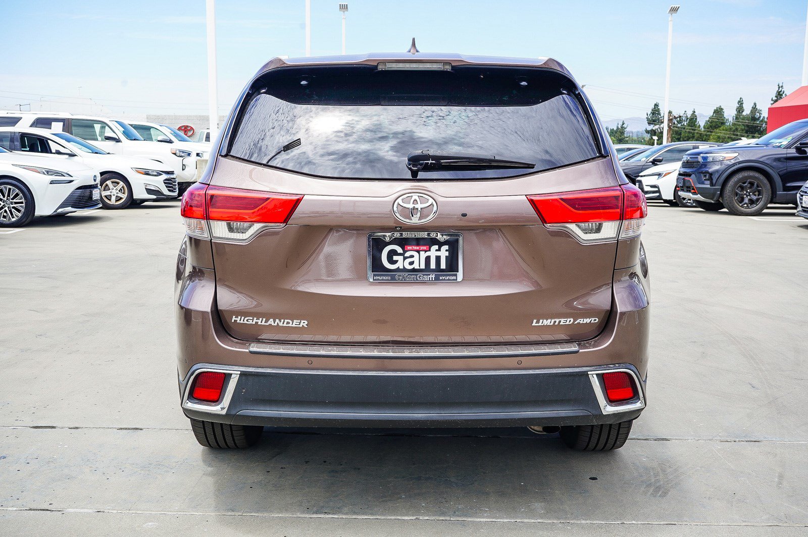 Certified 2017 Toyota Highlander Limited w/ Carpet Mat Package AWD/4WD image 6