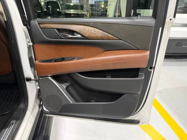 Used 2019 Cadillac Escalade ESV Premium Luxury AWD/4WD image 36