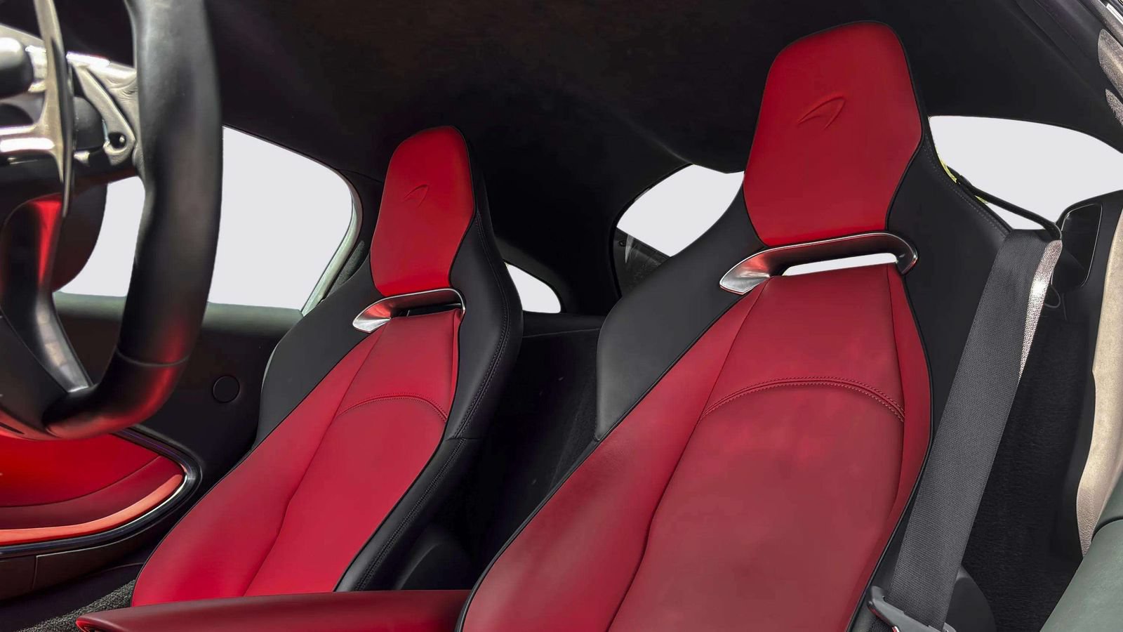 Used 2023 McLaren Artura RWD image 15
