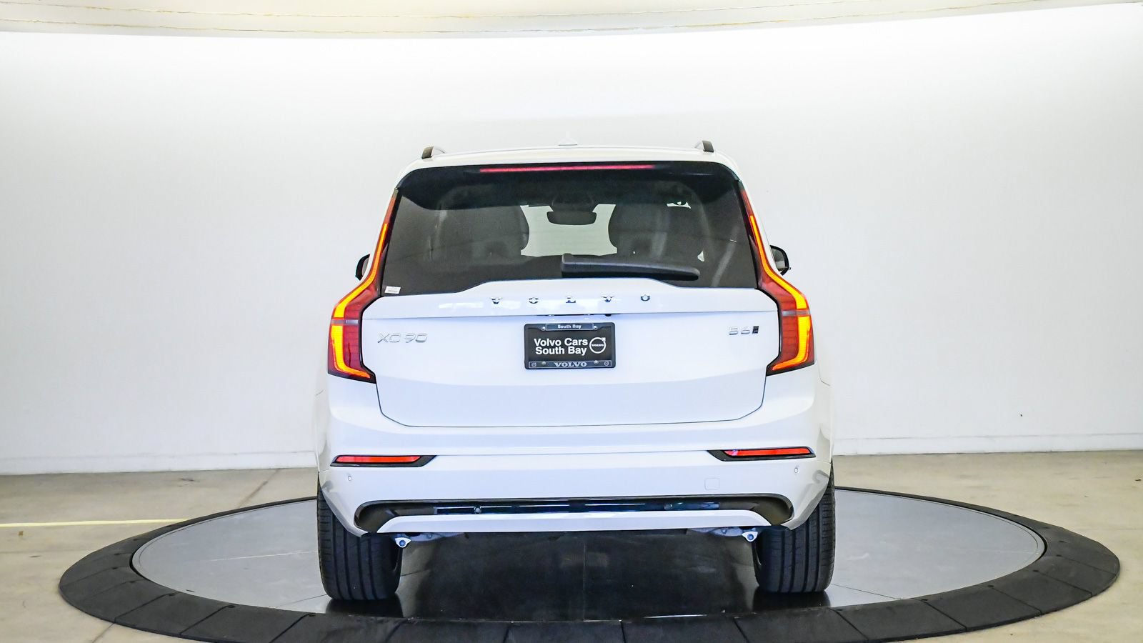 Certified 2026 Volvo XC90 B6 Ultra w/ Protection Package AWD/4WD image 3