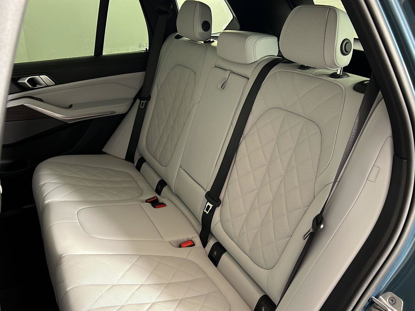 Certified 2025 BMW X5 xDrive40i w/ Premium Package AWD/4WD image 4