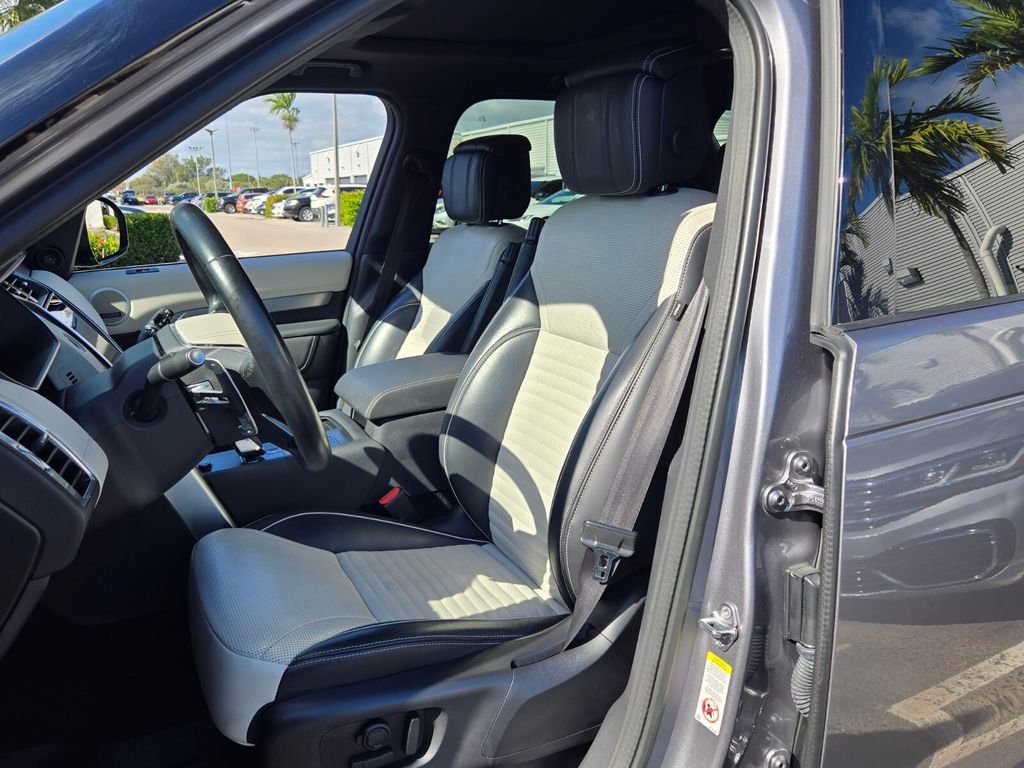 Used 2023 Land Rover Discovery HSE R-Dynamic image 9