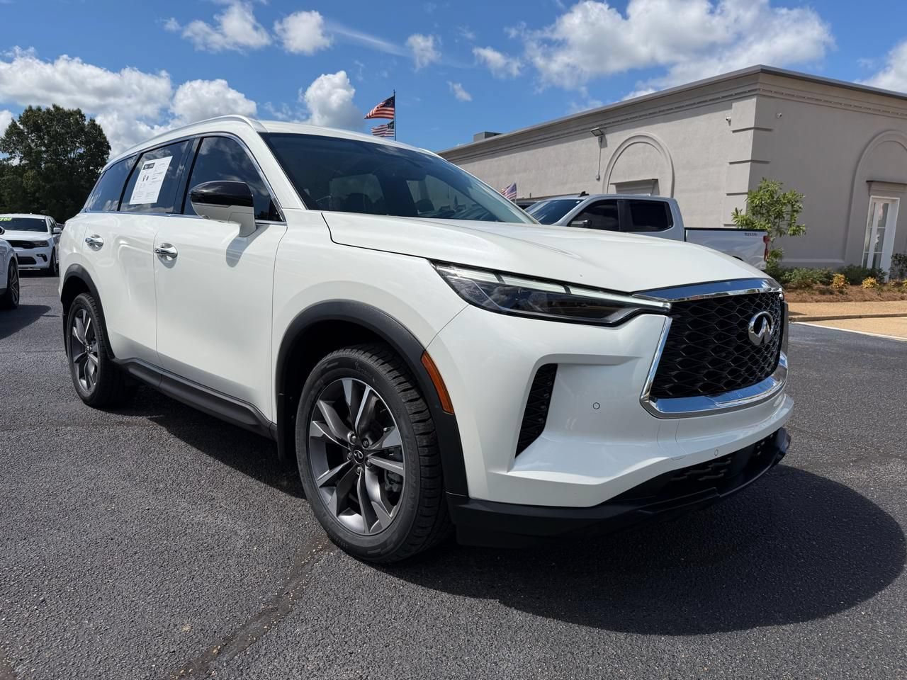 Used 2023 INFINITI QX60 Luxe w/ Cargo Package AWD/4WD image 3