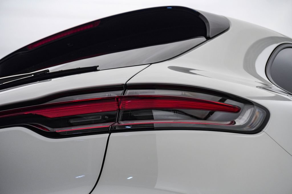 Certified 2026 Porsche Macan AWD/4WD image 11