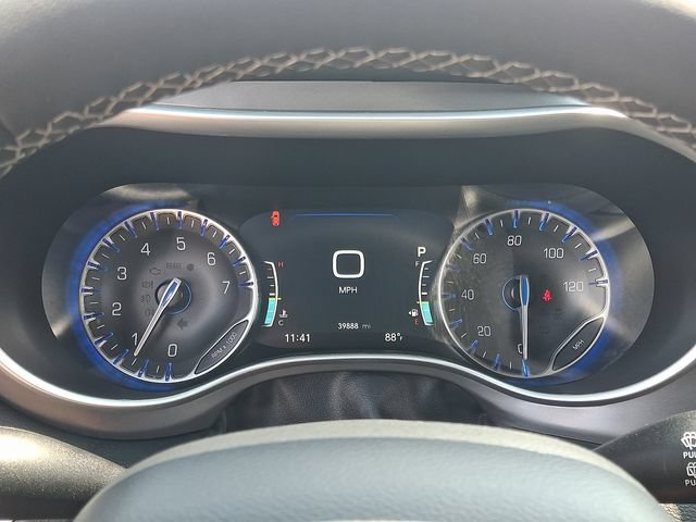 Used 2025 Chrysler Pacifica Select FWD image 20