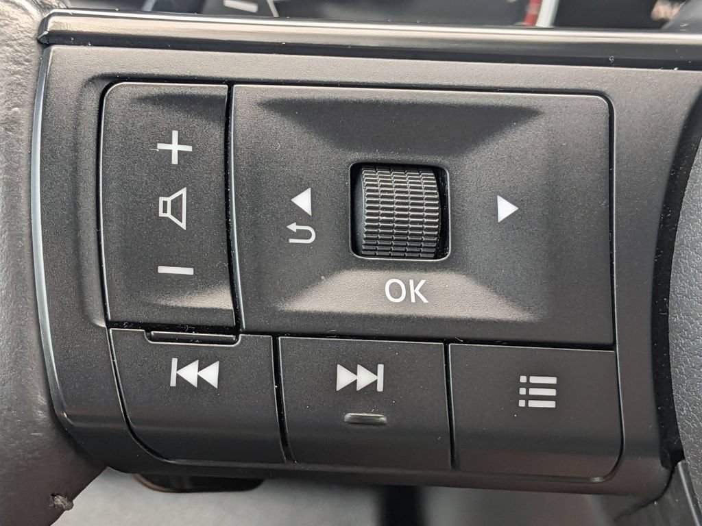 Used 2025 Nissan Pathfinder SV FWD image 13