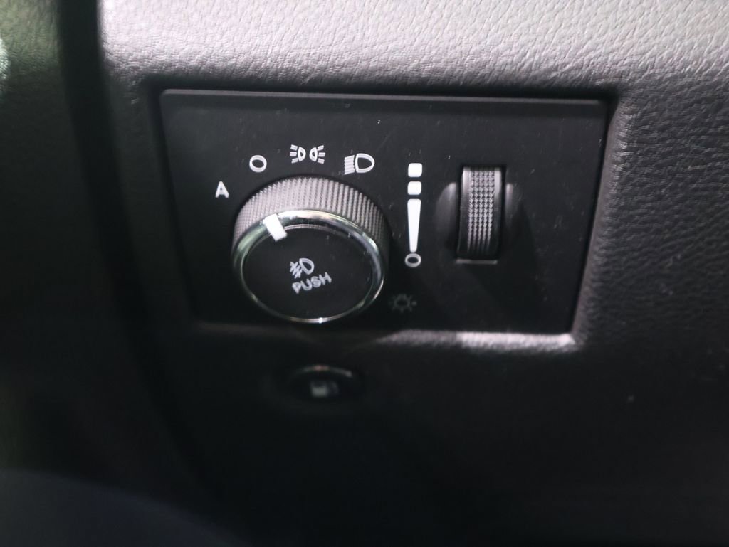 Used 2019 Jeep Grand Cherokee Limited image 35