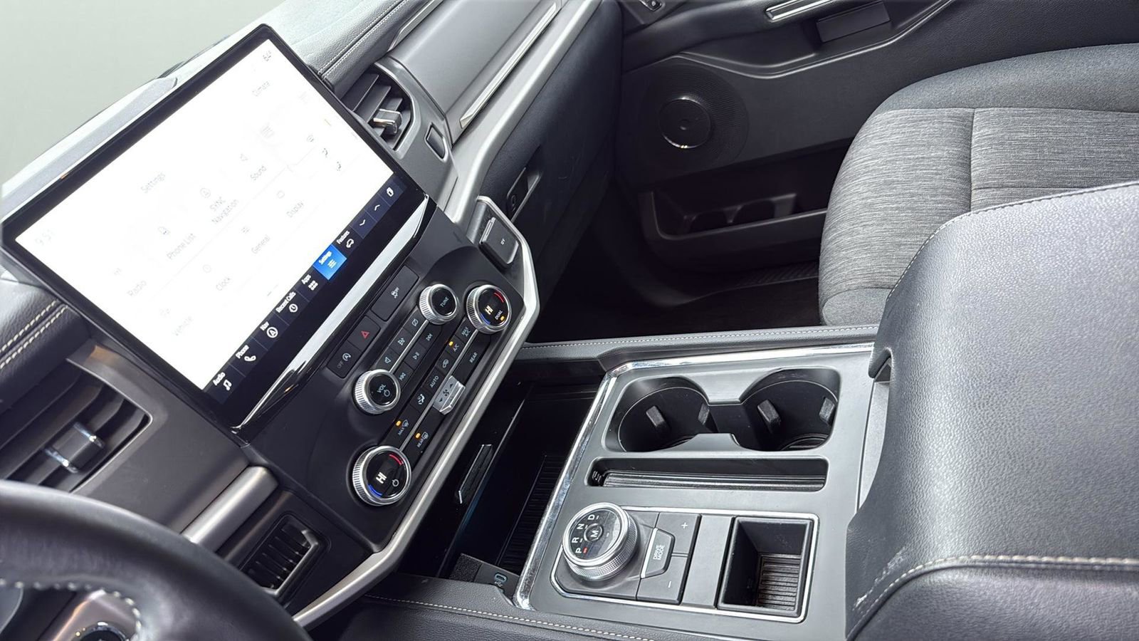 Used 2023 Ford Expedition XLT image 21