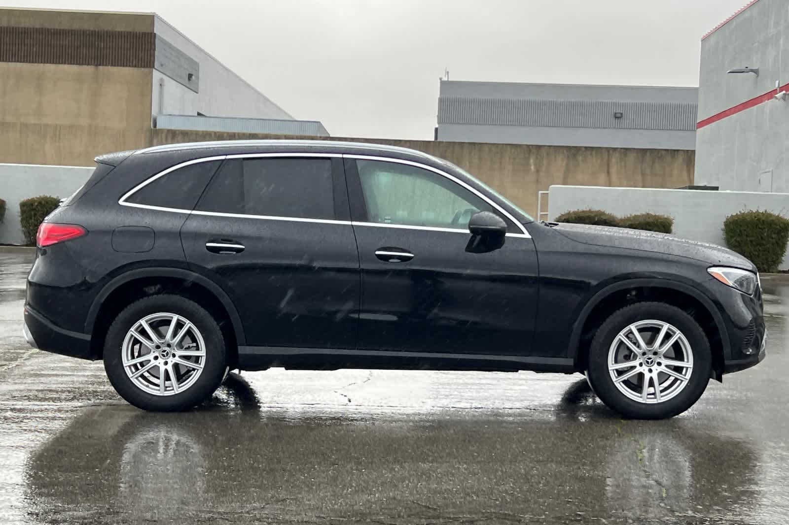 Used 2025 Mercedes-Benz GLC 300 4MATIC image 6