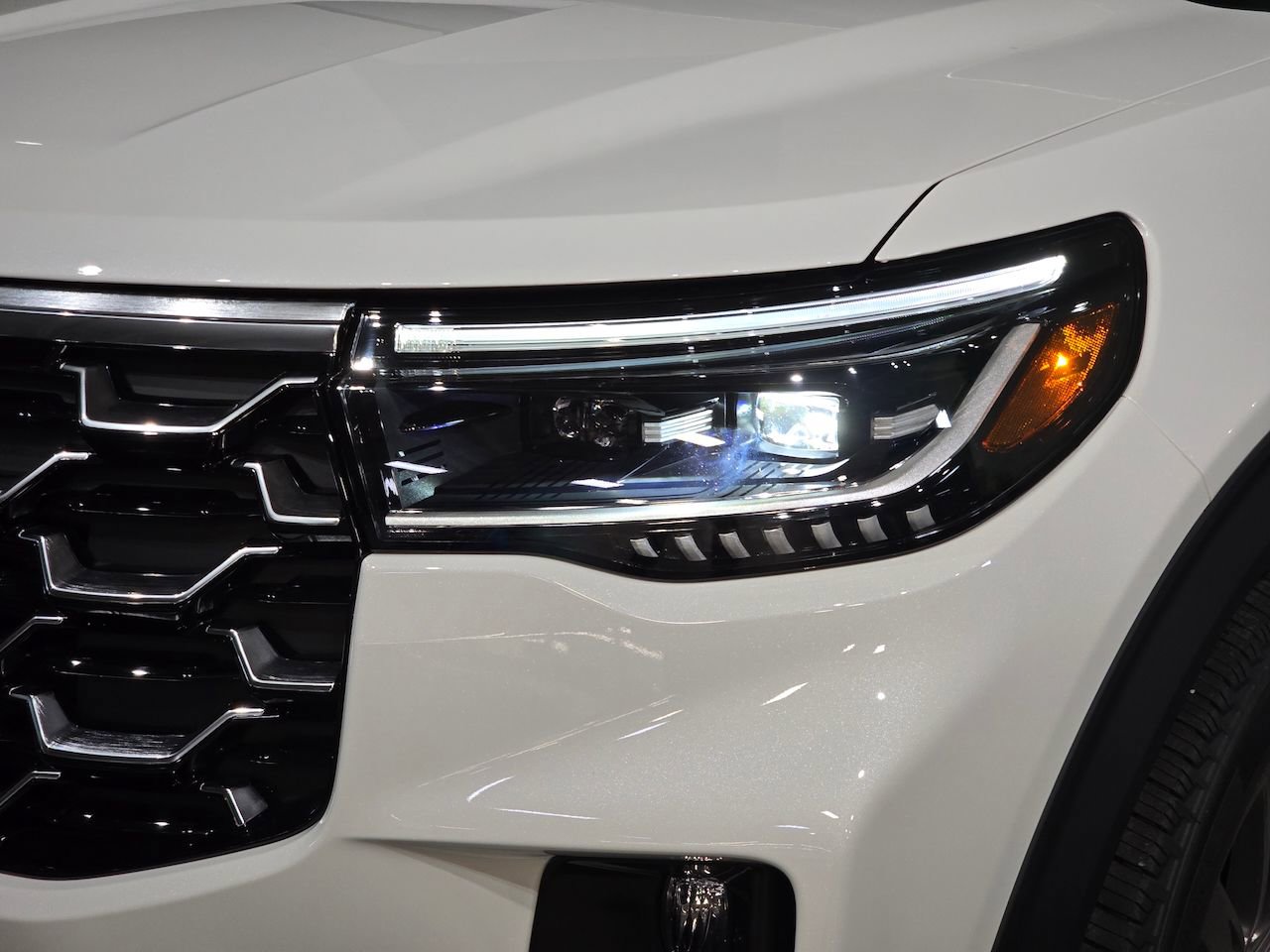 New 2026 Ford Explorer Platinum image 14