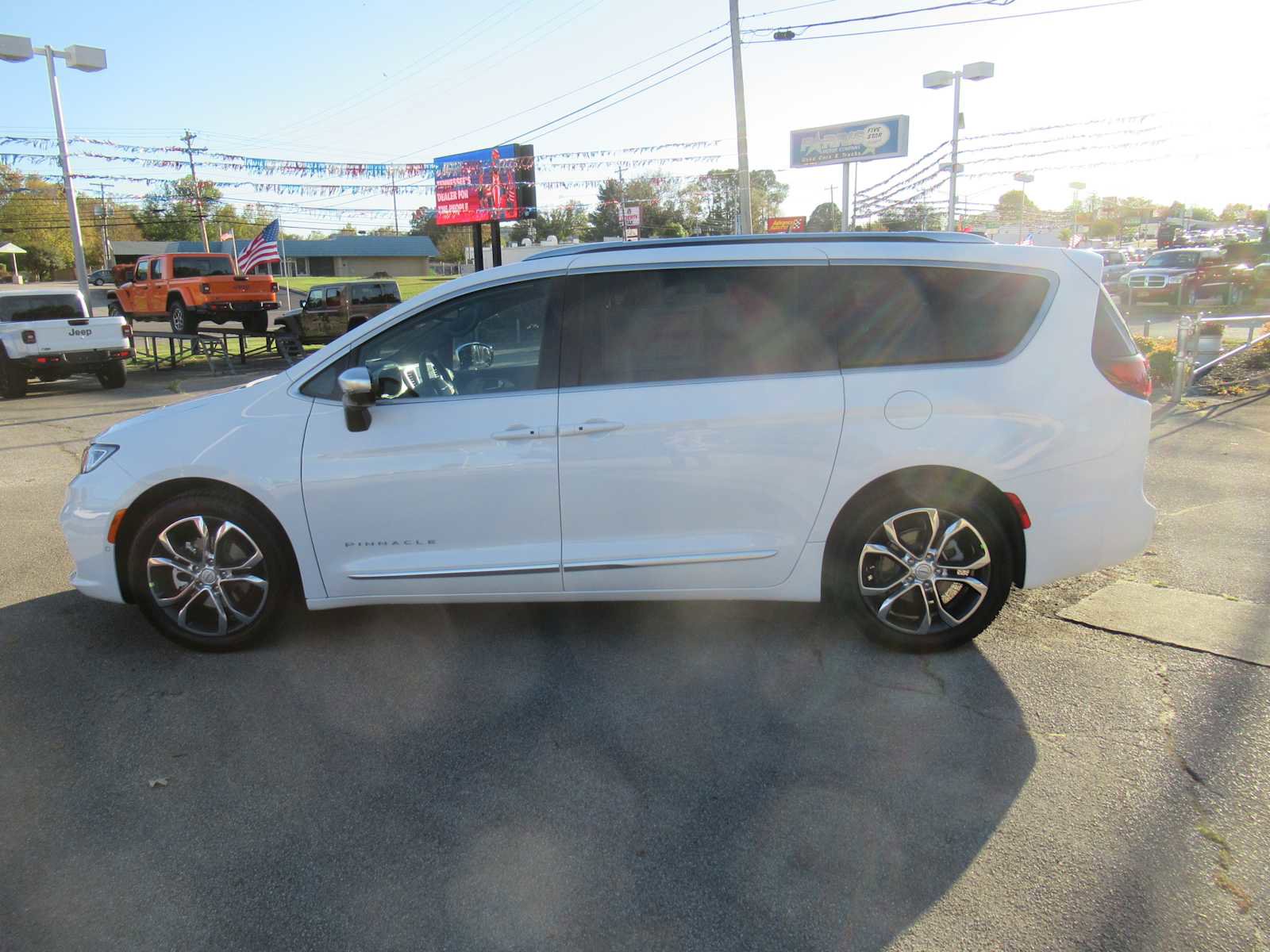 New 2026 Chrysler Pacifica Pinnacle image 2
