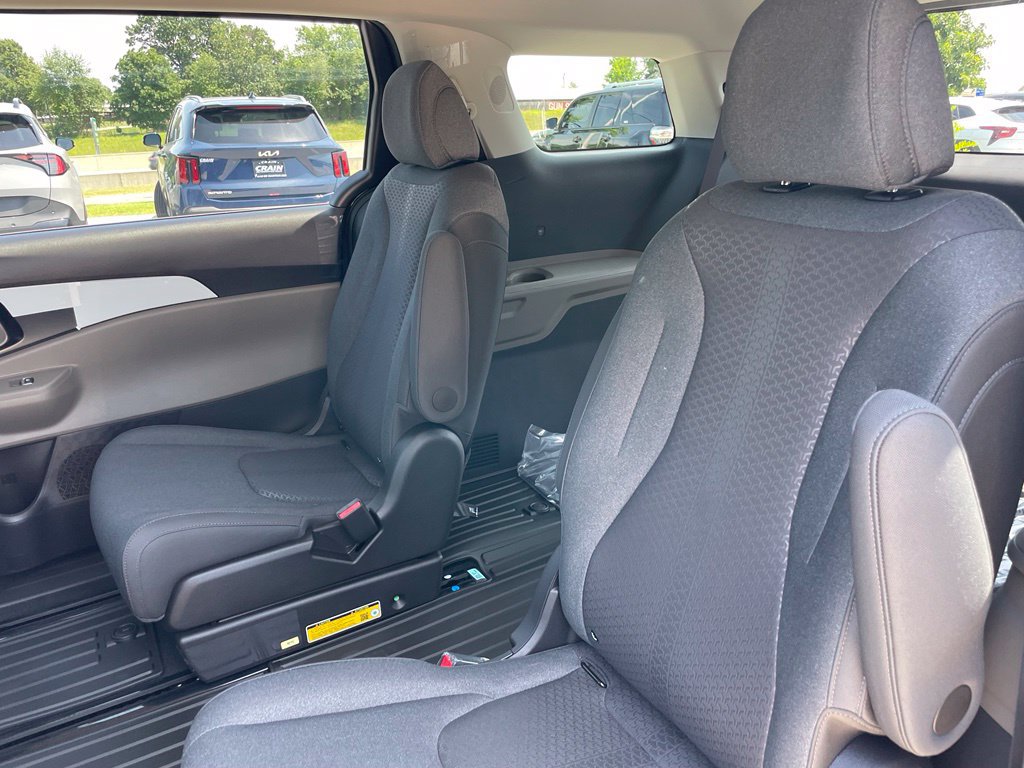 New 2026 Kia Carnival LX FWD image 27