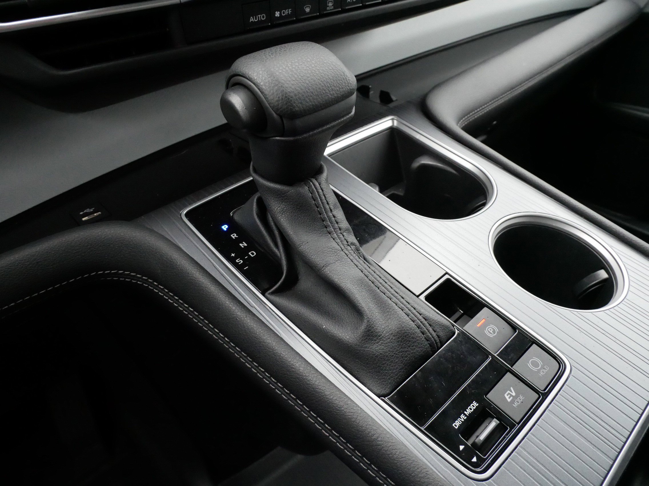 Certified 2025 Toyota Sienna LE image 24