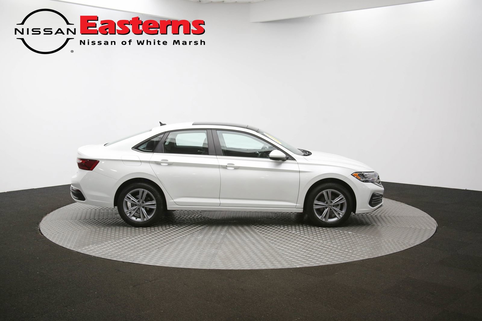 Used 2023 Volkswagen Jetta SE w/ Panoramic Sunroof Package image 43
