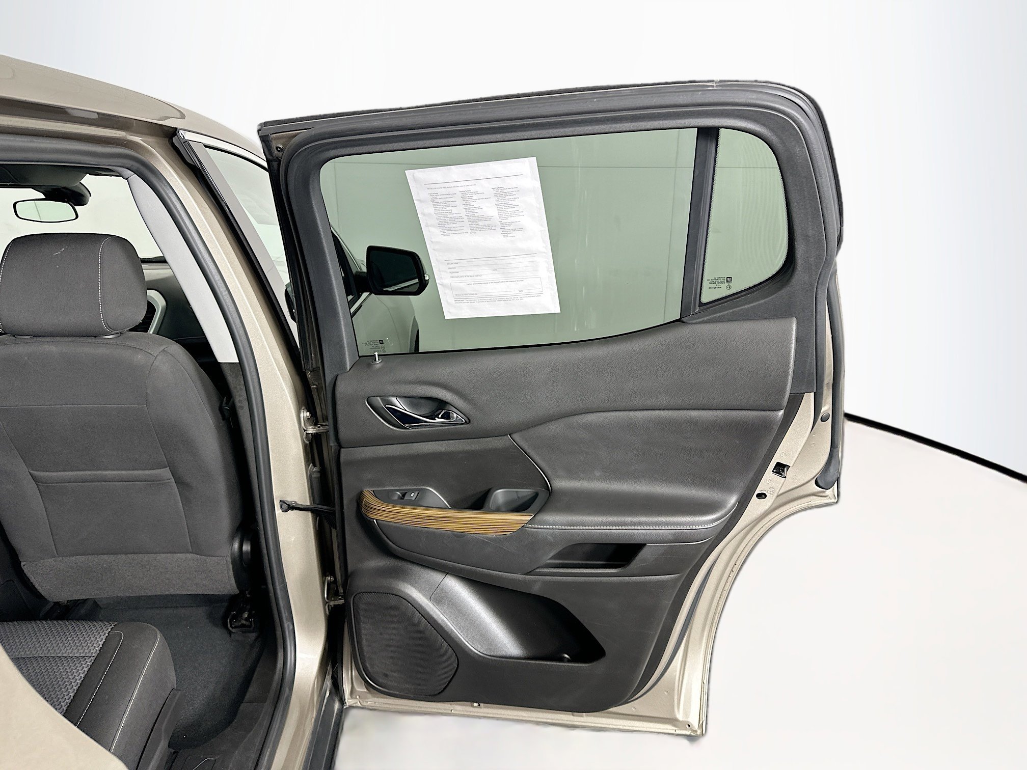 Used 2023 GMC Acadia SLE image 31