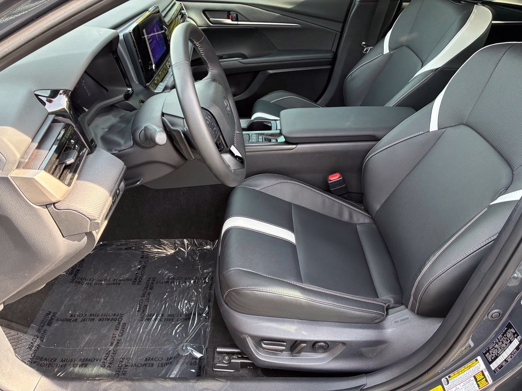 Used 2025 Toyota Camry SE FWD image 15