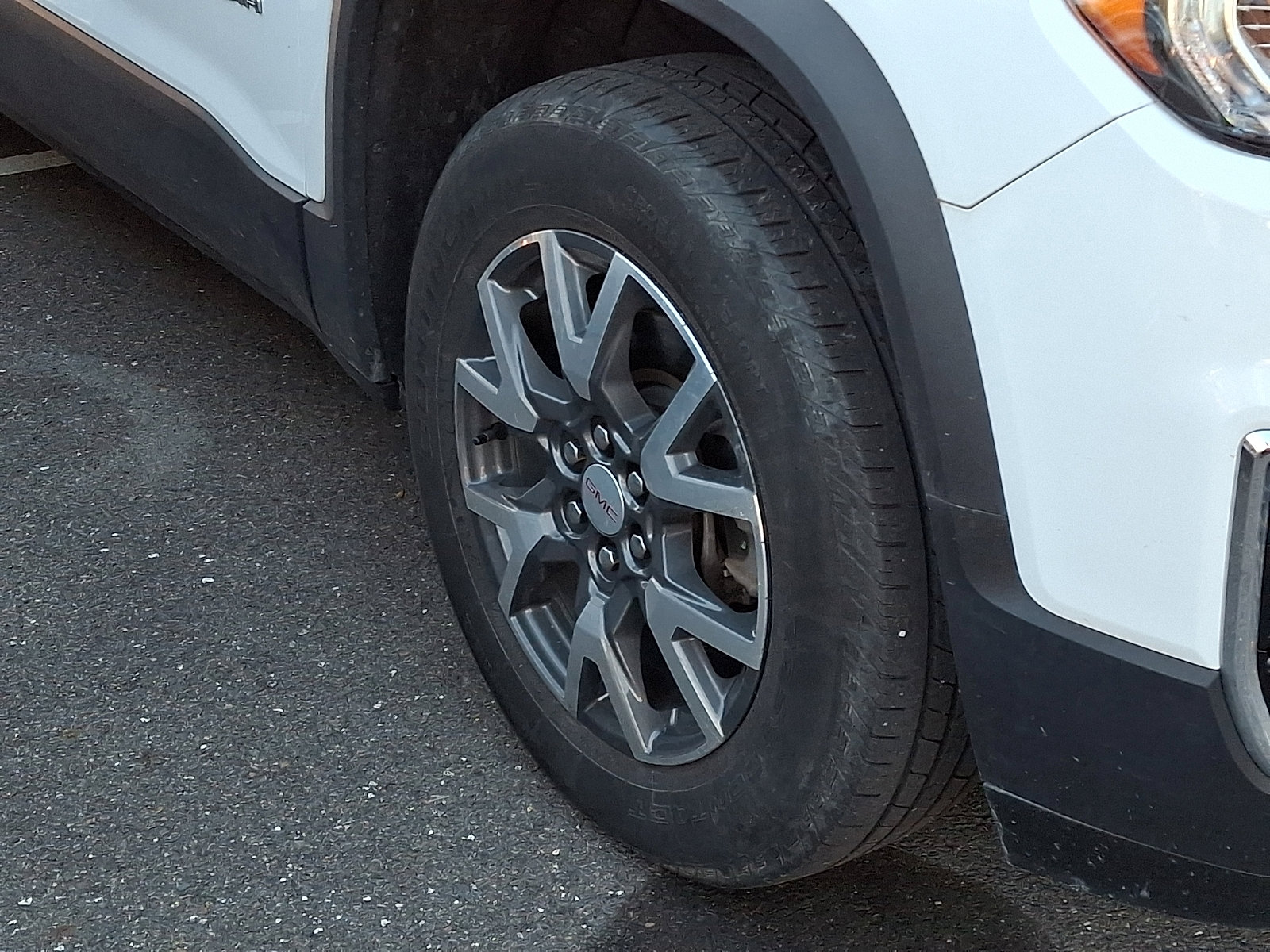 Used 2023 GMC Acadia SLE FWD image 6