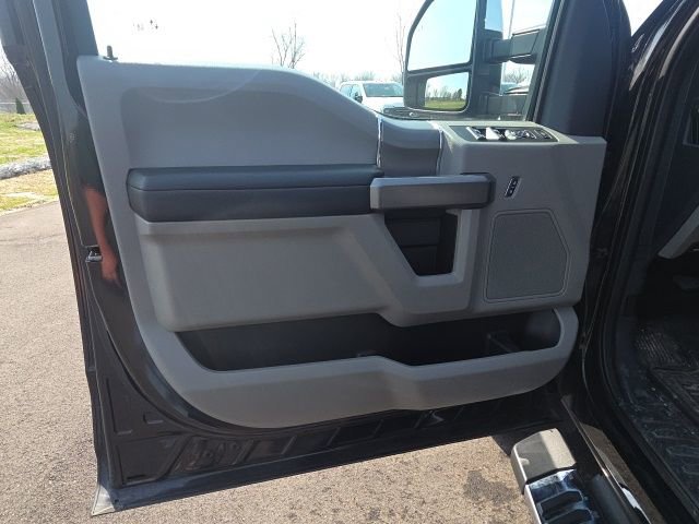 Used 2022 Ford F350 XLT w/ XLT Premium Package image 21