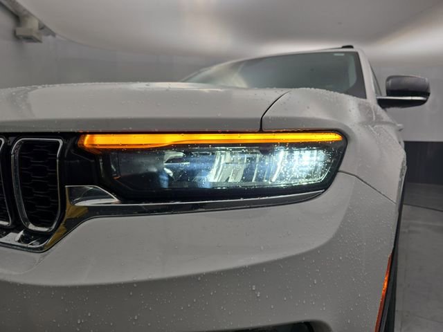 Used 2023 Jeep Grand Cherokee Limited image 14