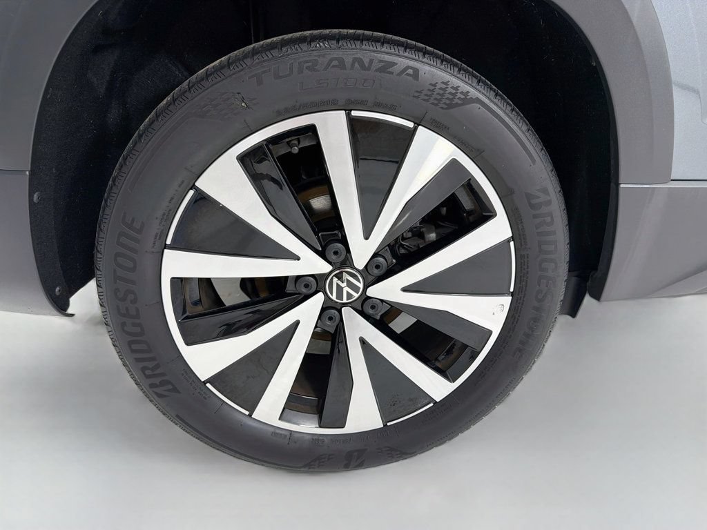 Used 2023 Volkswagen Taos SE w/ Panoramic Sunroof Package AWD/4WD image 34