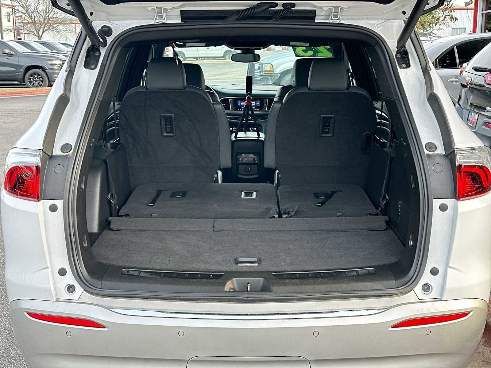 Used 2023 Buick Enclave Essence image 28