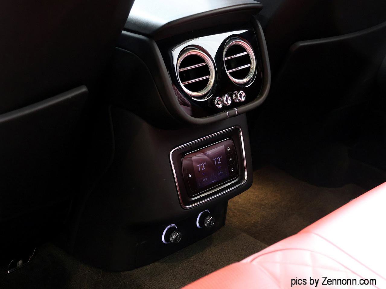Used 2017 Bentley Bentayga image 17