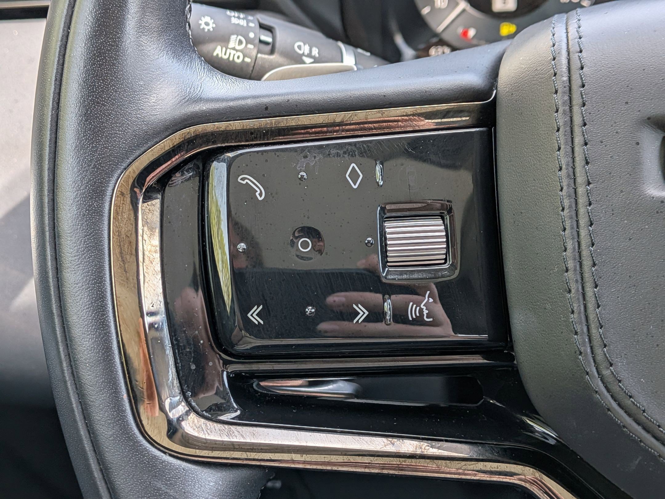 Used 2024 Land Rover Range Rover Velar S image 16