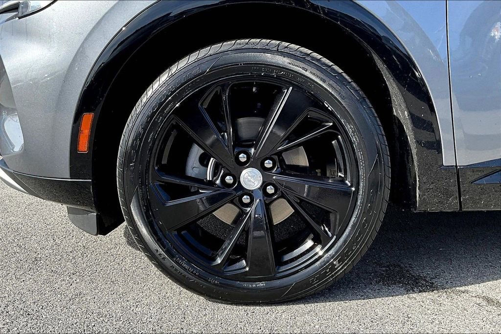 Used 2021 Buick Envision Essence w/ Technology Package I FWD image 9