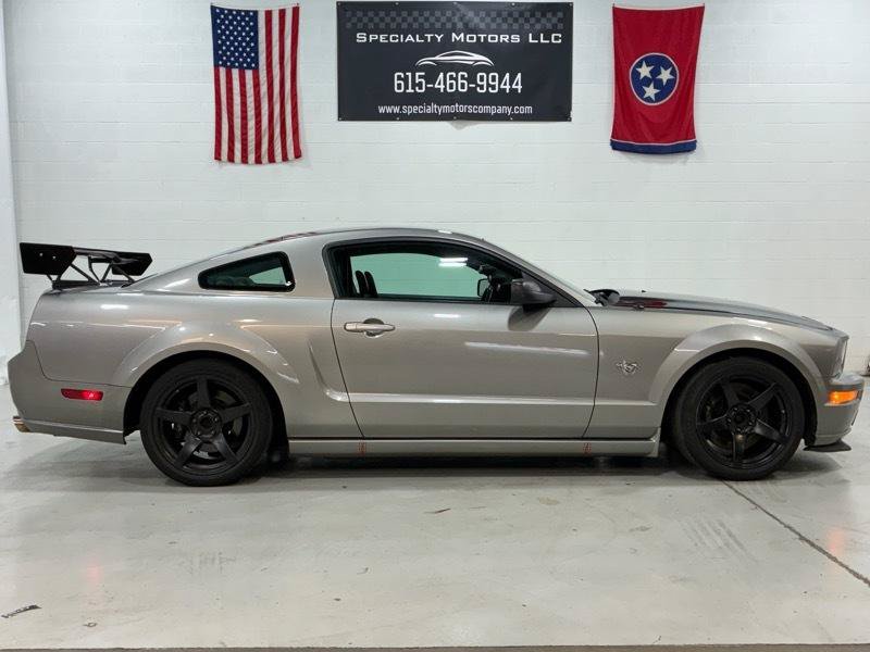 Used 2009 Ford Mustang GT Premium RWD image 4