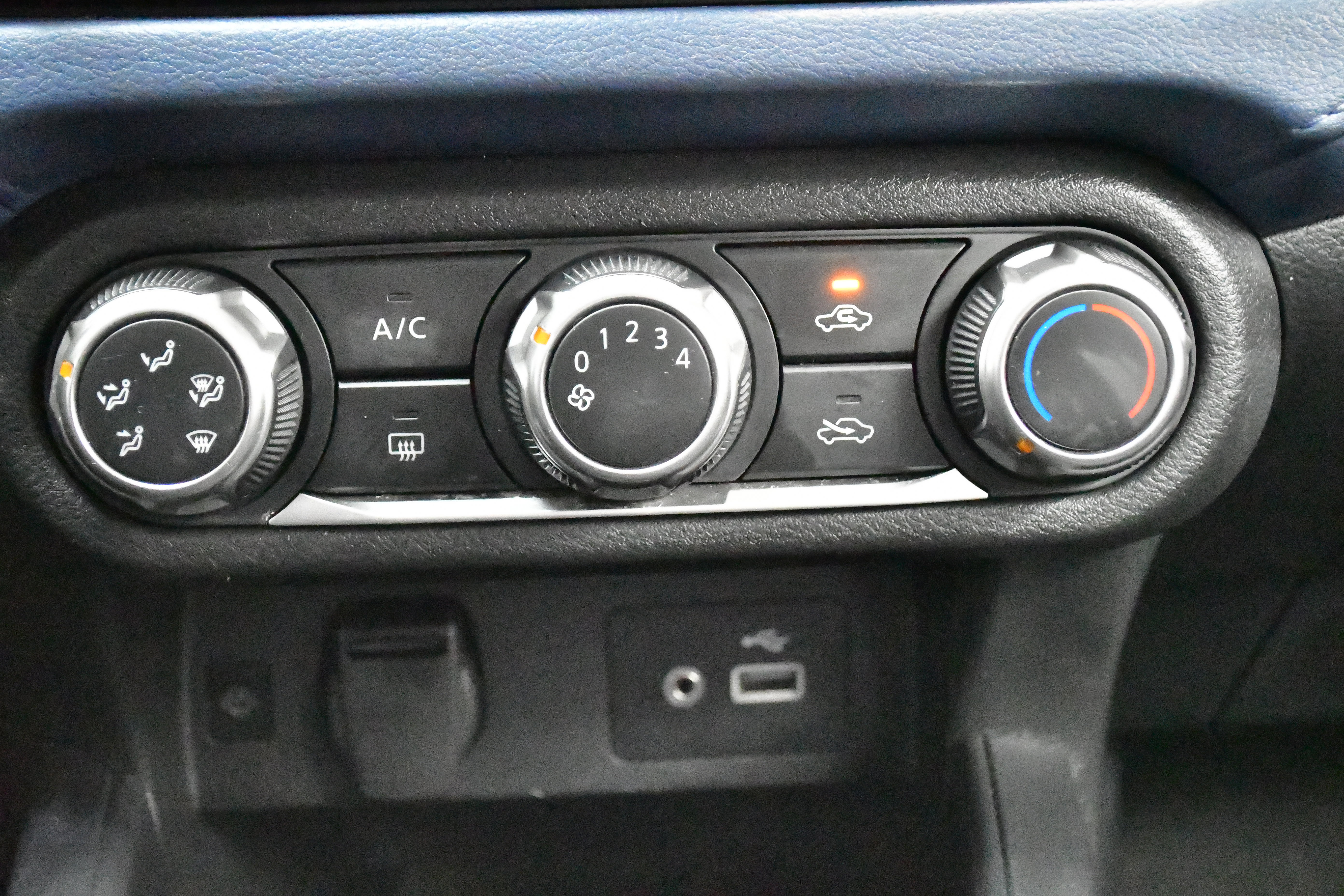 Used 2025 Nissan Versa SV image 26