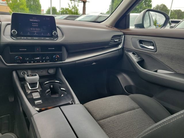 Used 2023 Nissan Rogue SV FWD image 12