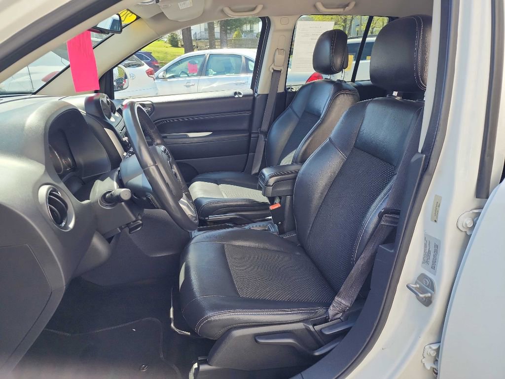 Used 2016 Jeep Compass Latitude FWD image 10