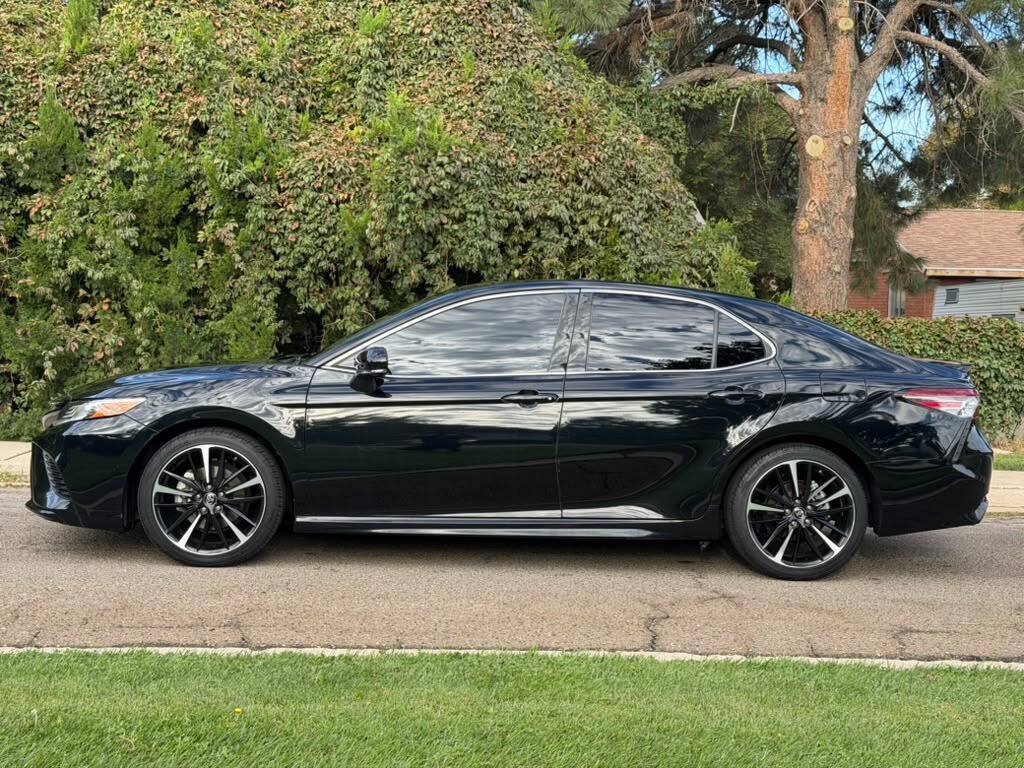 Used 2018 Toyota Camry XSE FWD image 2