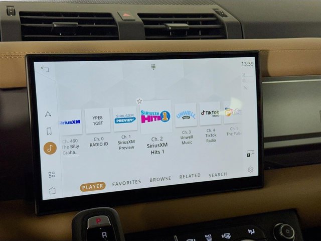 Used 2025 Land Rover Defender 110 V8 image 15