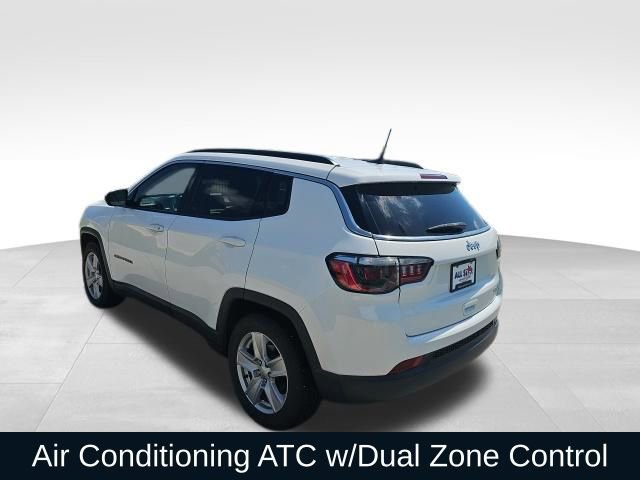 Used 2022 Jeep Compass Latitude w/ Convenience Group FWD image 3