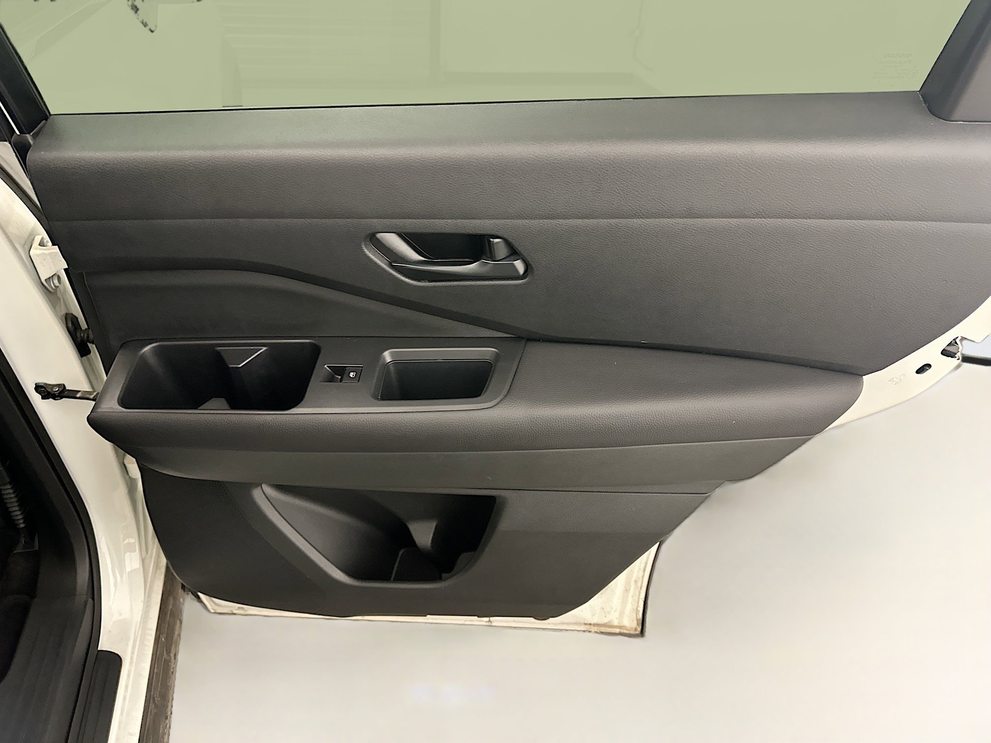 Used 2025 Nissan Pathfinder SV image 32