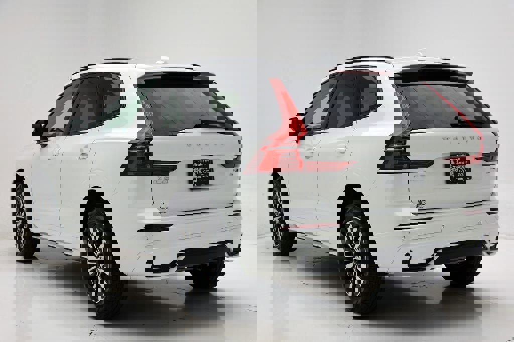 Used 2025 Volvo XC60 B5 Core image 7