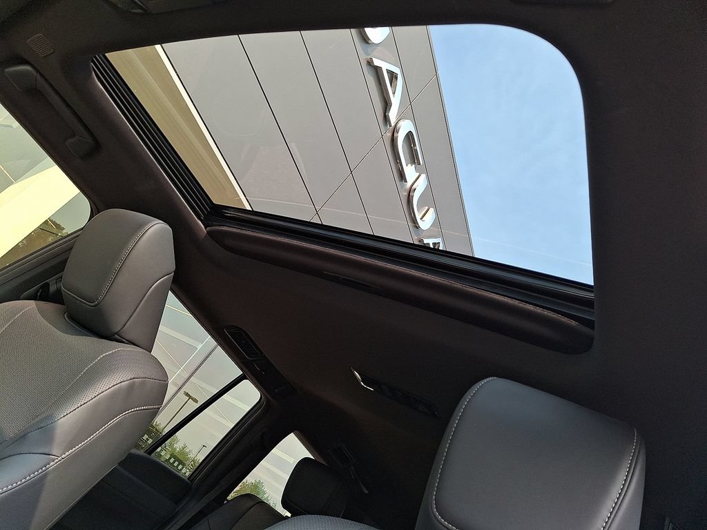 Used 2024 Lexus GX 550 w/ Accessory Package (Z1) AWD/4WD image 15