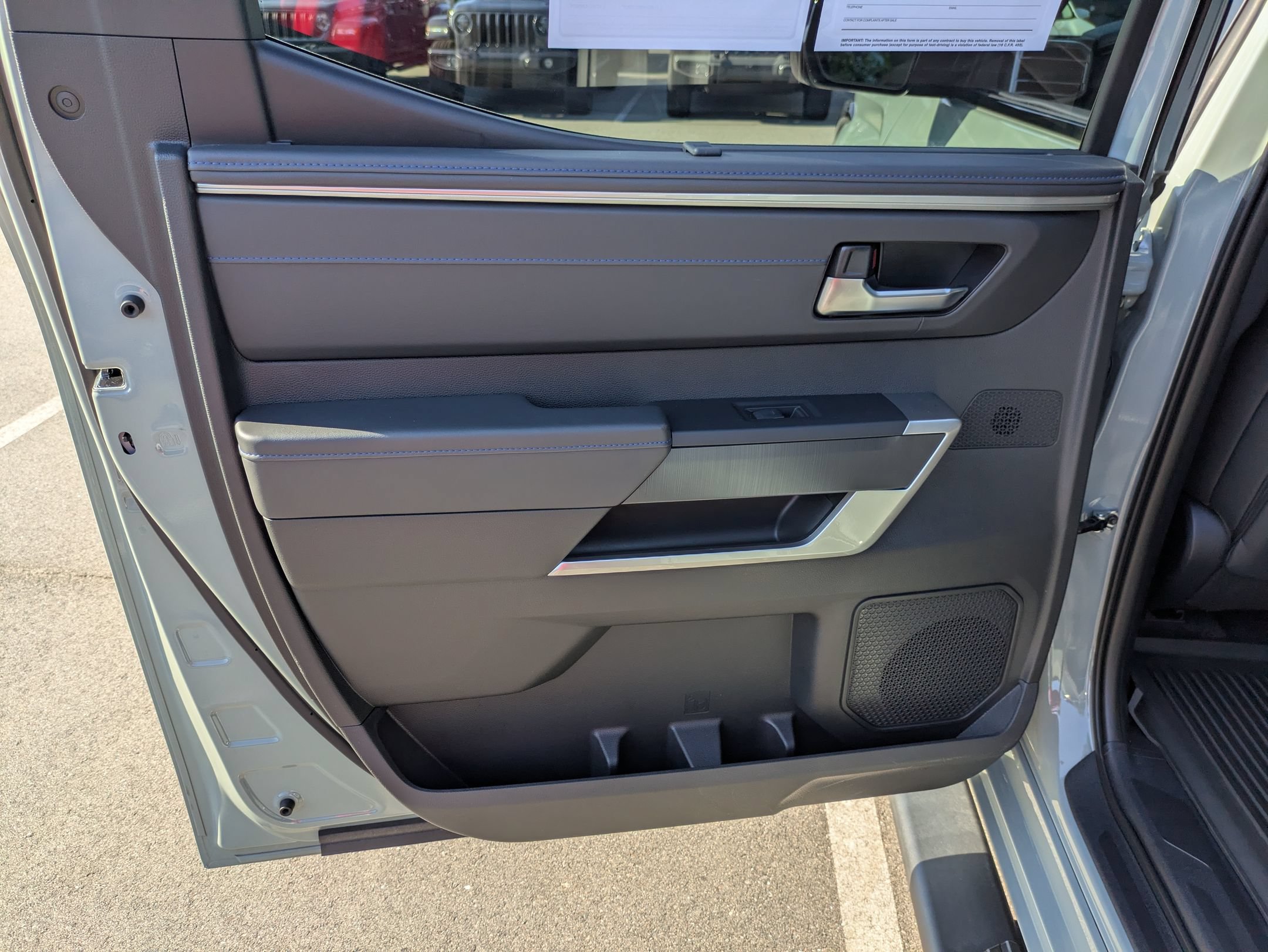 Used 2025 Toyota Tundra Platinum AWD/4WD image 30