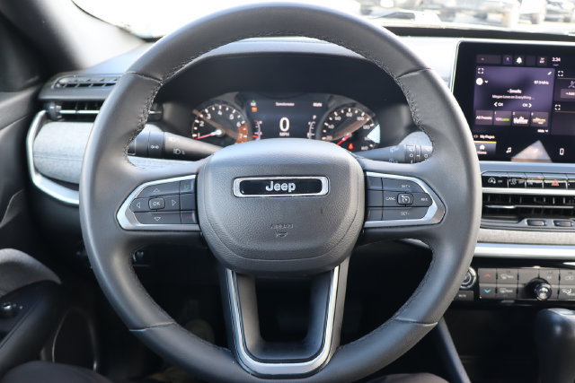 Used 2024 Jeep Compass Latitude AWD/4WD image 10