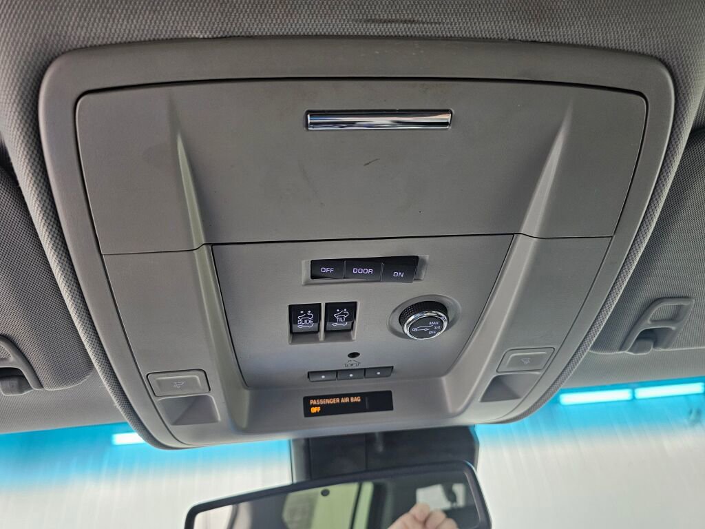 Used 2015 Chevrolet Suburban LT AWD/4WD image 23