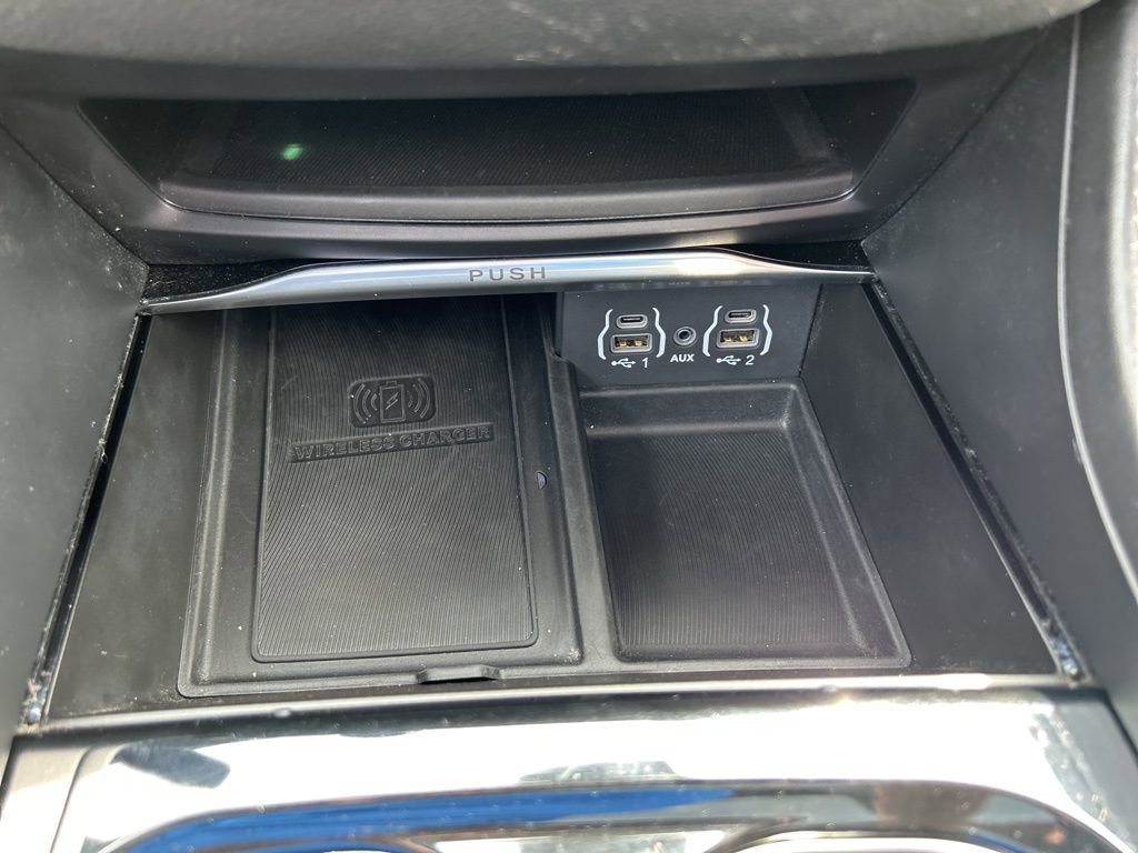 Used 2024 Chrysler Pacifica Premium FWD image 38