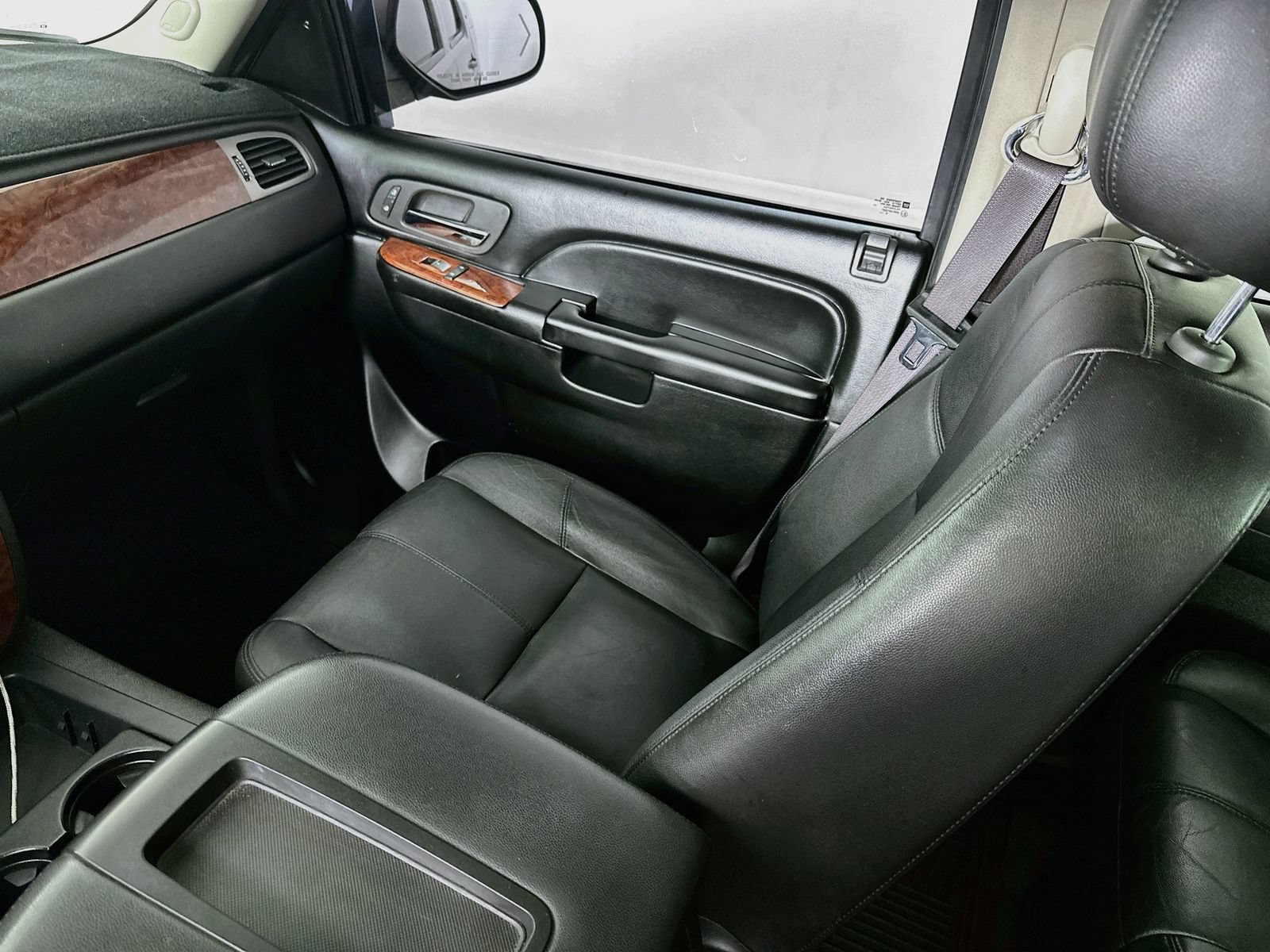 Used 2013 Chevrolet Tahoe LT w/ Luxury Package AWD/4WD image 25