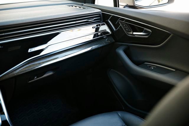 Used 2025 Audi Q7 3.0T Premium w/ Convenience Package image 29