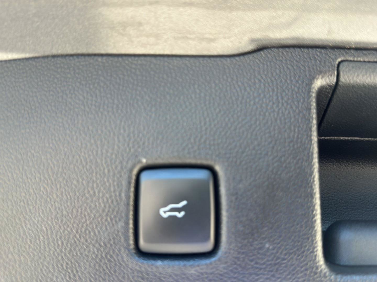 Used 2025 Ford Escape ST-Line Select AWD/4WD image 15