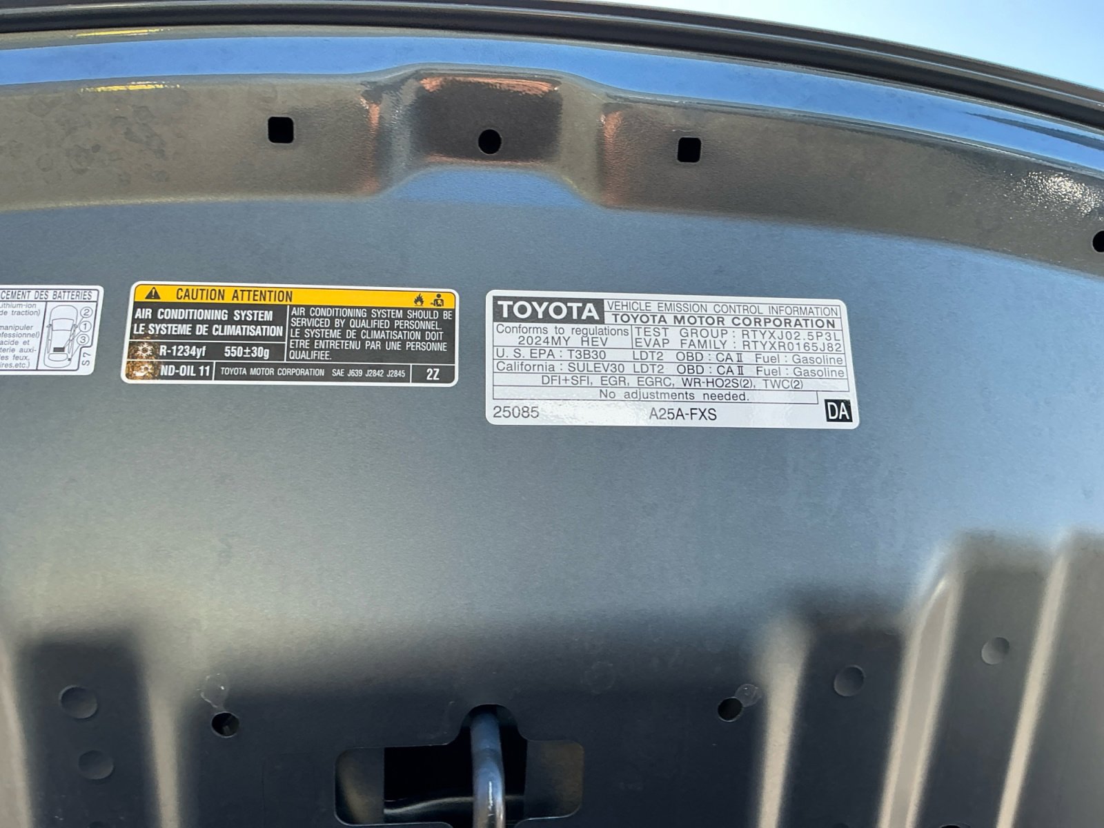 Used 2024 Toyota Venza XLE AWD/4WD image 25