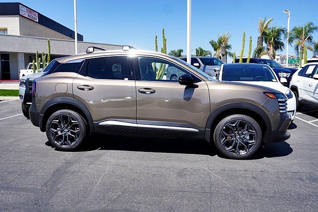 New 2026 Nissan Kicks SR w/ Cold Weather Package FWD image 3
