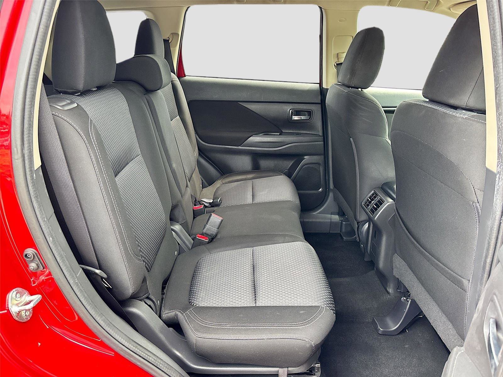 Used 2019 Mitsubishi Outlander ES FWD image 25