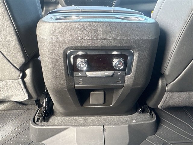 New 2026 Chevrolet Suburban LT image 22